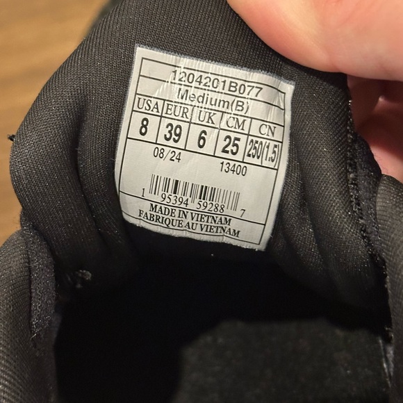 Brooks Ghost Max Women’s Running Shoes – Black/White – Size 8 (EUR 39) - Picture 2 of 8